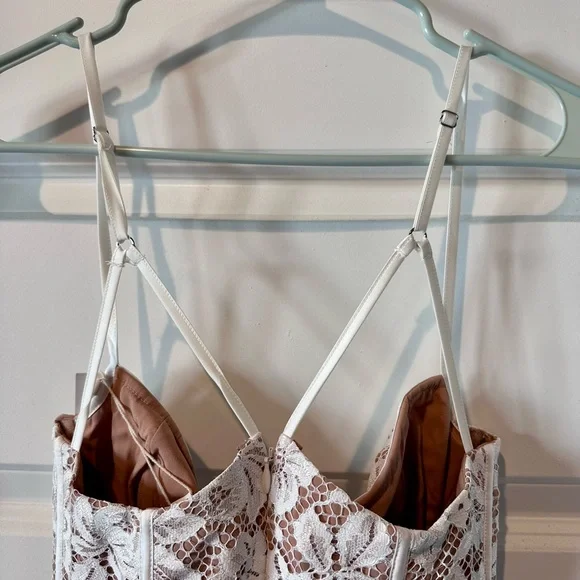 For love of Lemons, size XS, never worn with tags, white lace overlay - Picture 7 of 16